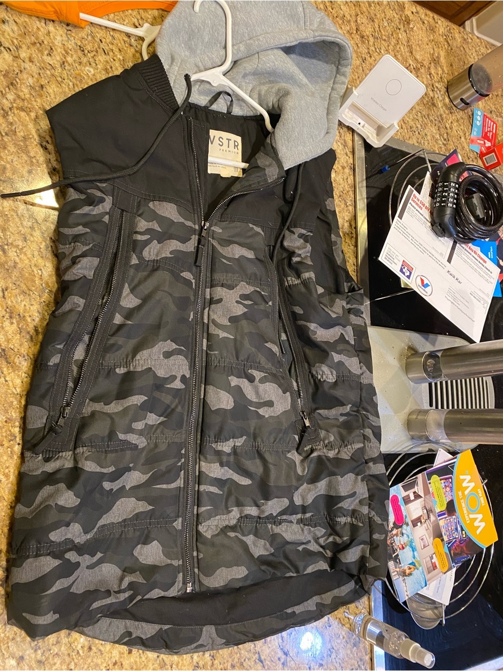 VSTR Men’s Black & Gray Camouflage Hooded Puffer Vest